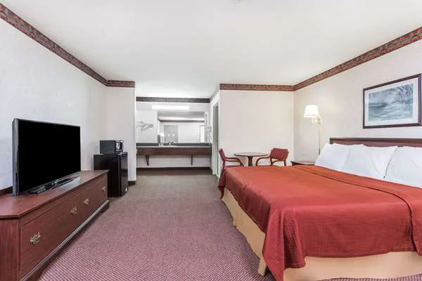 Days Inn by Wyndham Royston 4