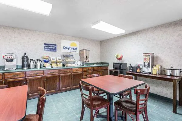 Days Inn by Wyndham Royston 4