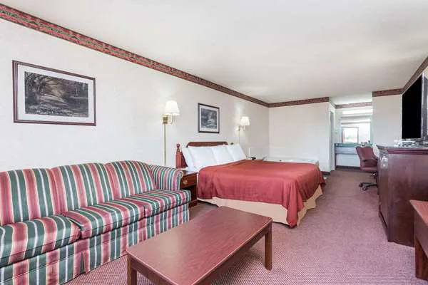 Days Inn by Wyndham Royston 4