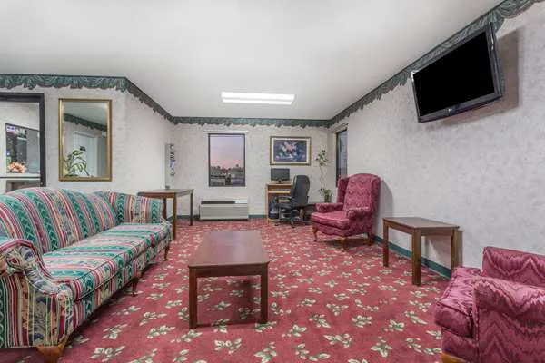 Days Inn by Wyndham Royston 4