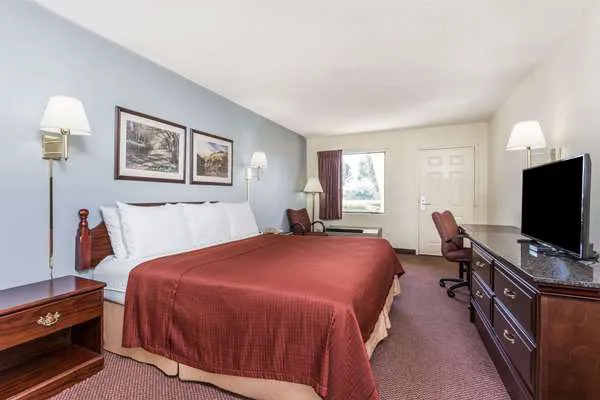 Days Inn by Wyndham Royston 4