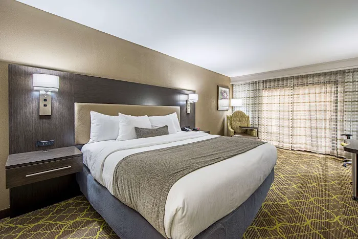 Best Western Plus Clemson Hotel & Conference Center 4