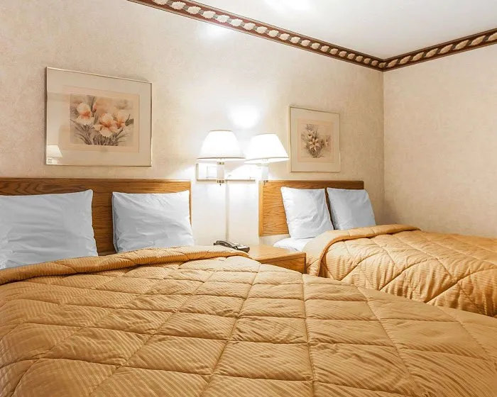 Rodeway Inn 4