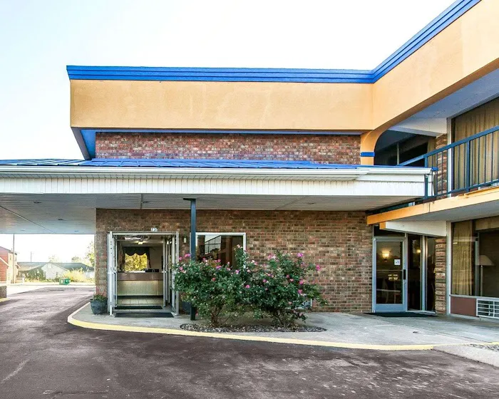 Rodeway Inn 4