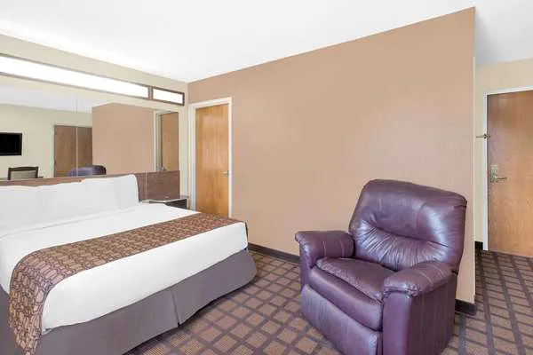 Microtel Inn & Suites by Wyndham Franklin 4