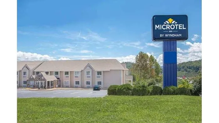 Microtel Inn & Suites by Wyndham Franklin 4
