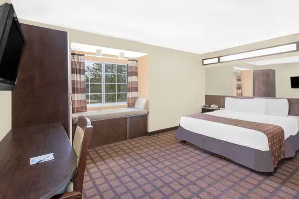 Microtel Inn & Suites by Wyndham Franklin 4