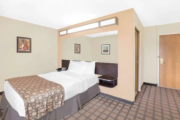 Microtel Inn & Suites by Wyndham Franklin 4