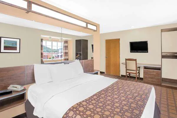 Microtel Inn & Suites by Wyndham Franklin 4