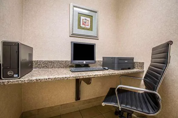 Quality Inn 4