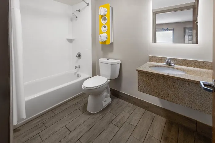 Days Inn by Wyndham Acworth 4
