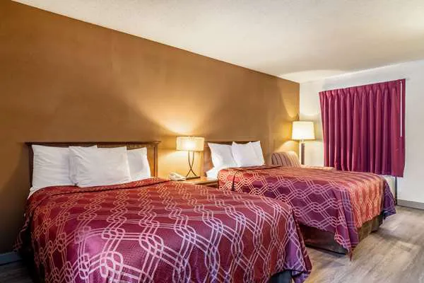 Econo Lodge 4