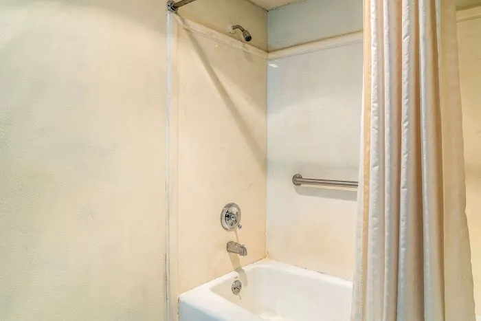 Econo Lodge 4