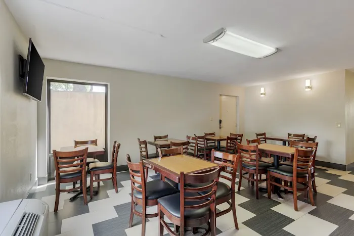 Quality Inn 4