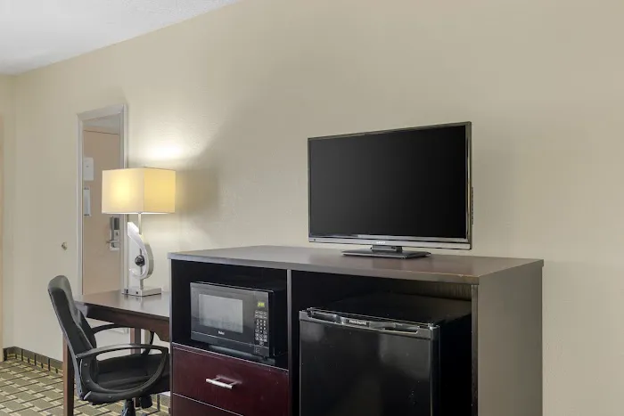 Quality Inn 4