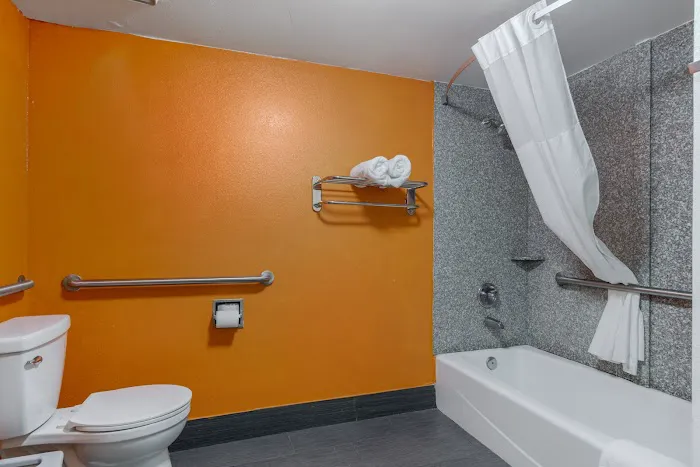 Quality Inn 4