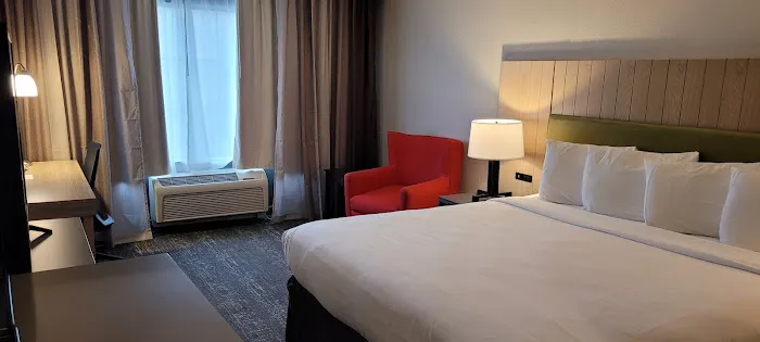 Country Inn & Suites by Radisson, Canton, GA 4