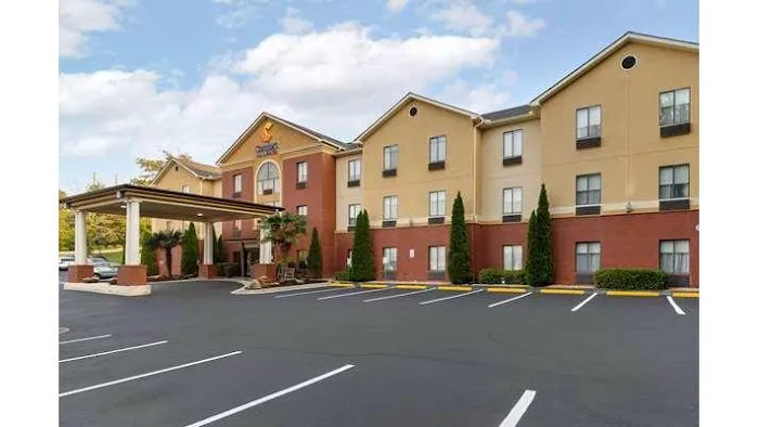 Comfort Inn & Suites 4