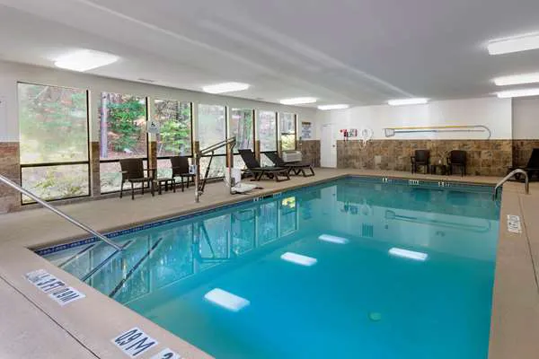 Comfort Inn & Suites 4