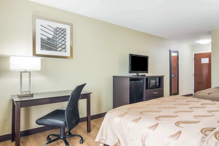 Quality Inn & Suites Canton, GA 4