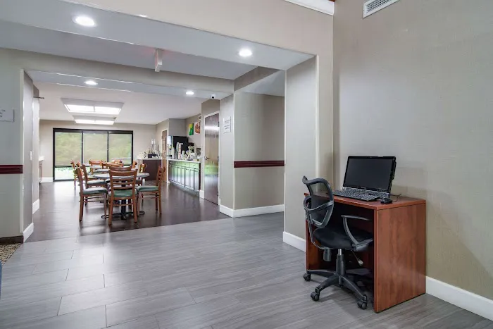 Quality Inn & Suites Canton, GA 4