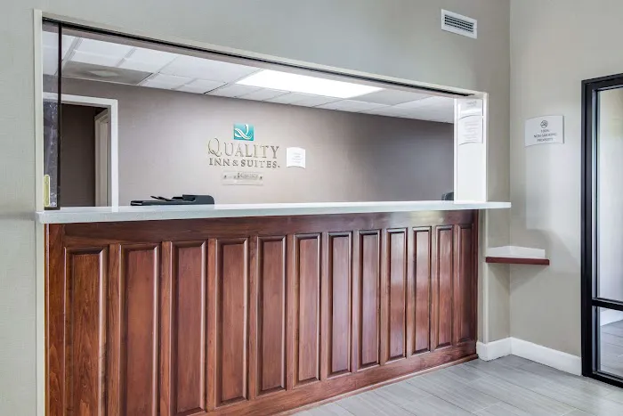 Quality Inn & Suites Canton, GA 4