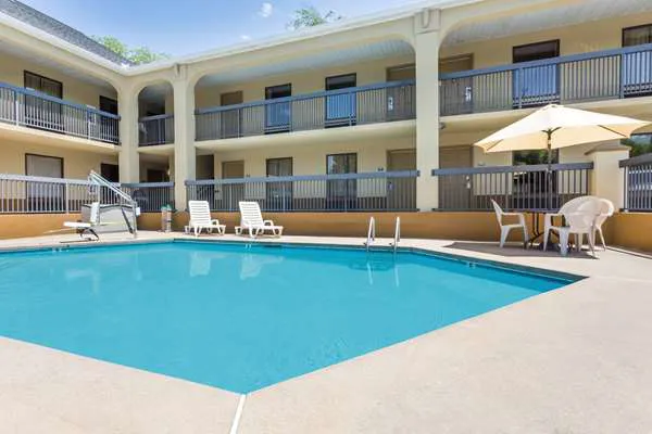 Days Inn by Wyndham Elberton 4