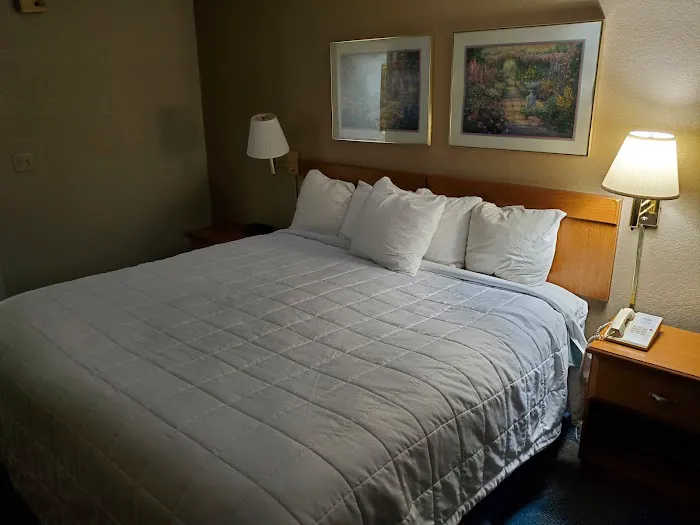 Days Inn by Wyndham Elberton 4