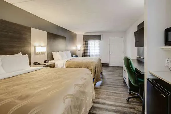 Quality Inn 4