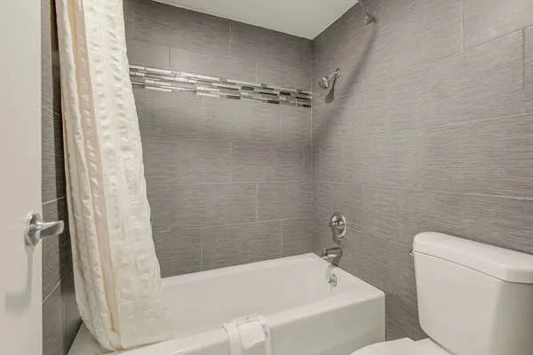 Quality Inn 4