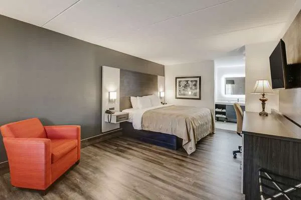 Quality Inn 4