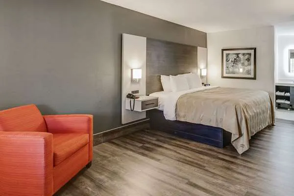 Quality Inn 4