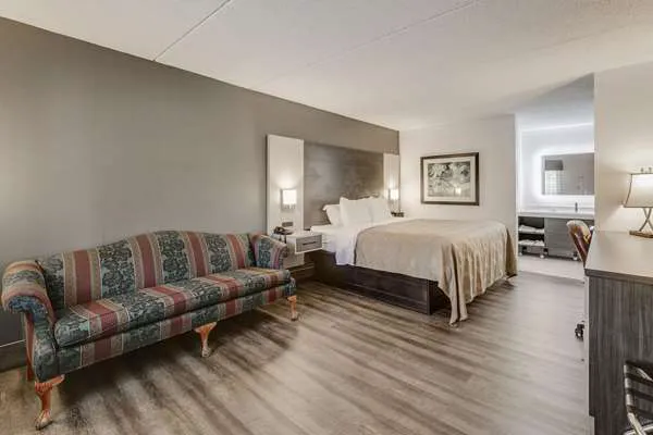 Quality Inn 4
