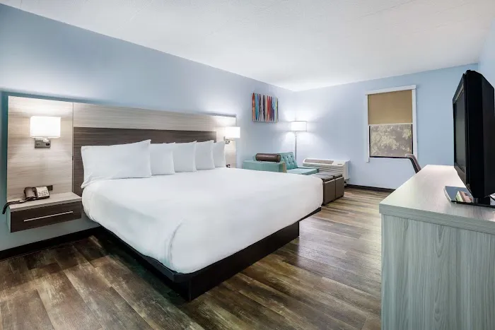 Rodeway Inn 4