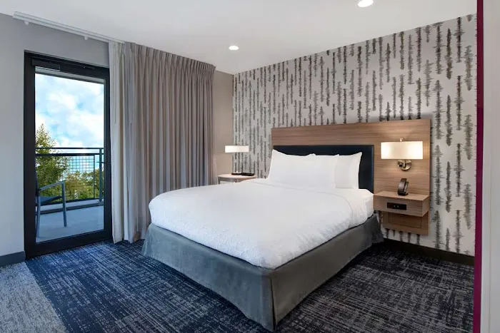 Chiquola Hotel Penthouse Suite 303 4