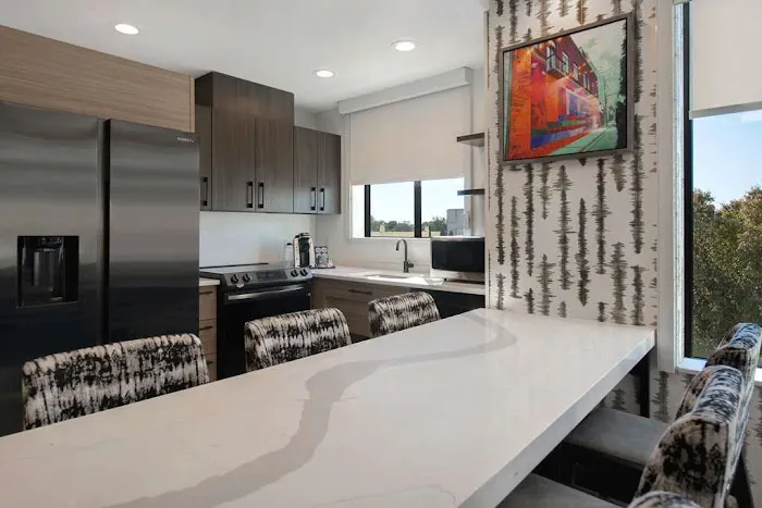 Chiquola Hotel Penthouse Suite 303 4