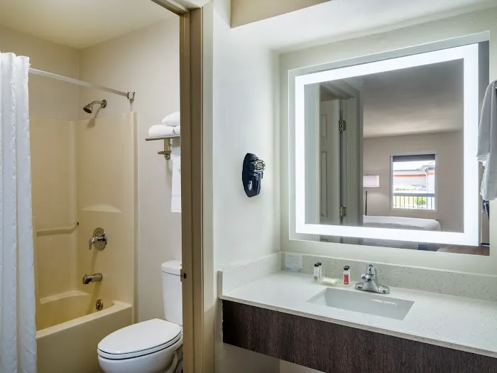 Days Inn by Wyndham Clemson 4