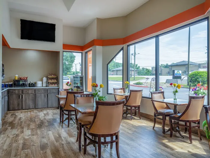 Days Inn by Wyndham Clemson 4