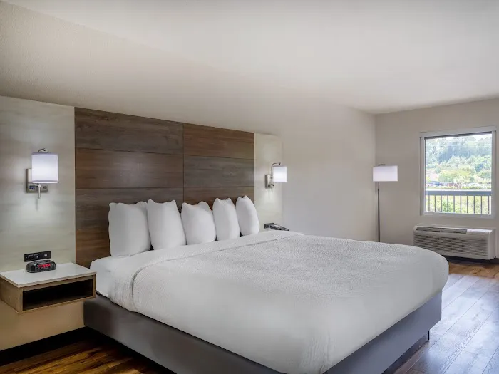 Days Inn by Wyndham Clemson 4