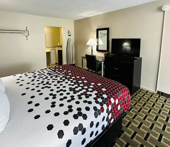 Econo Lodge 4