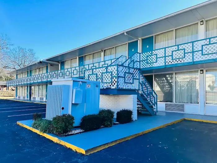 Econo Lodge 4