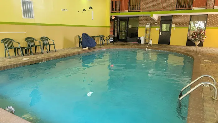 Quality Inn West 4