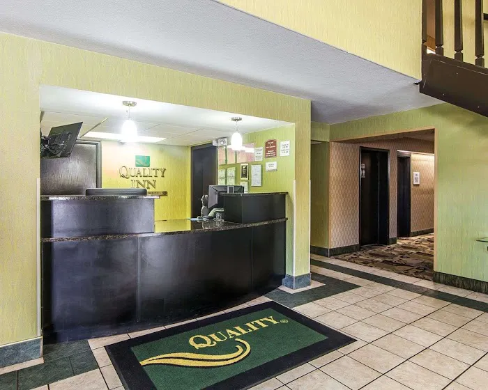 Quality Inn West 4