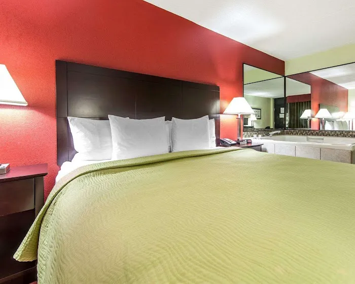 Quality Inn West 4