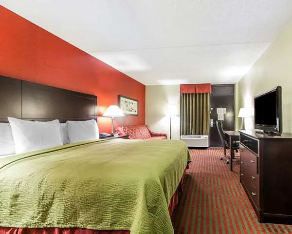 Quality Inn West 4