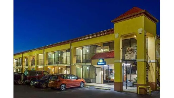Days Inn by Wyndham Sweetwater 4