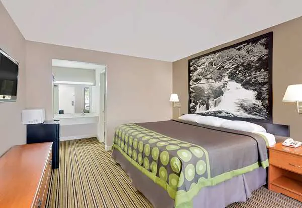 Super 8 by Wyndham Athens 4