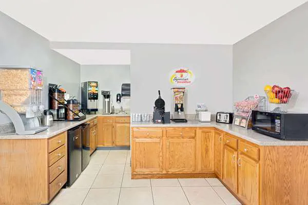 Super 8 by Wyndham Athens 4