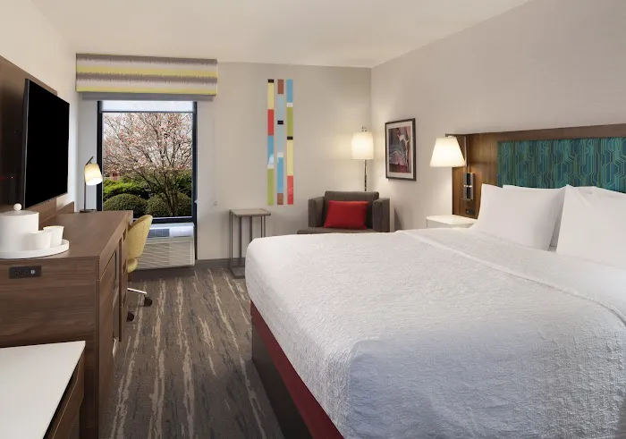 Hampton Inn Athens 4