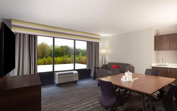 Hampton Inn Athens 4